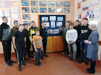 ТРУДОВОМУ ПОДВИГУ ПОСВЯЩАЕТСЯ
