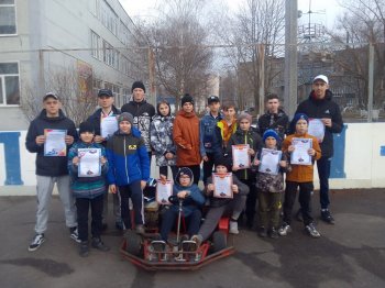 С ВЕТРОМ НАПЕРЕГОНКИ